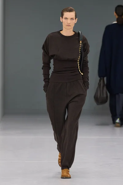Look 17